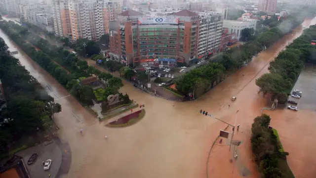 泉州市刺桐北路與湖心街被大水淹沒（新華社圖片15/9/2016）