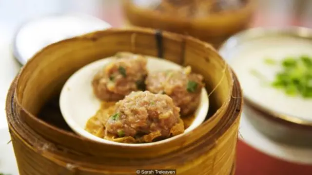 广式点心是香港生活的一个组成部分(图片来源:Sarah Treleaven)