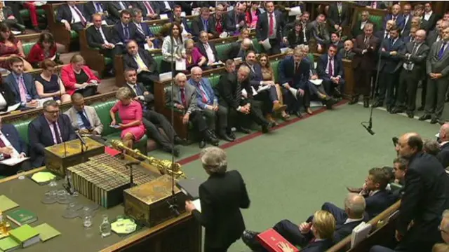 保守黨在議會中只佔微弱多數,黨內批評者說,特里莎·梅重開重點中學之爭,只會自討沒趣。