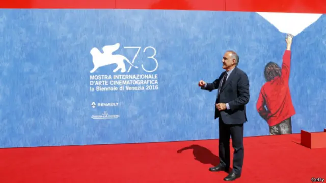 بدت بادرة غير مسبوقة أن يختار مدير المهرجان الفني البرتو باربيرا فيلم المخرج الإيراني المعاصر والذي لم يصل بعد الستين من العمر لافتتاح تظاهرة كلاسيكيات السينما