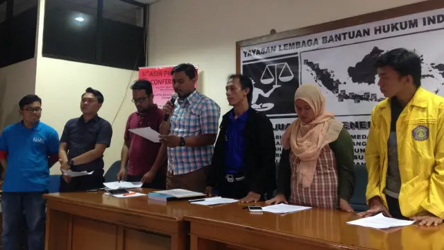 Pembacaan somasi terbuka untuk Menteri Koordinator Kemaritiman dan Sumber Daya Luhut B Pandjaitan terkait keputusan melanjutkan proyek reklamasi di Teluk Jakarta oleh Koalisi Selamatkan Teluk Jakarta.