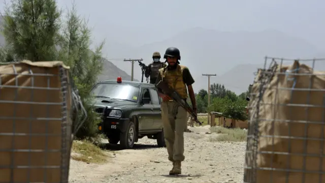 مهمند در شمال غرب پاکستان از جمله مناطق قبایلی است که نبرد میان ارتش و طالبان پاکستان در آن در جریان بوده است