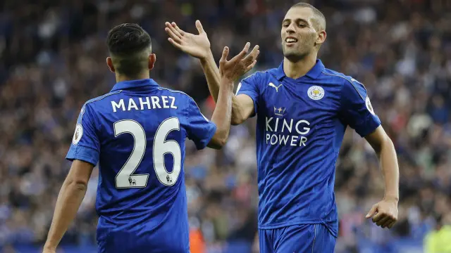 سليماني يحتفل مع محرز بتسجيل الهدف الثالث لفريقهما 