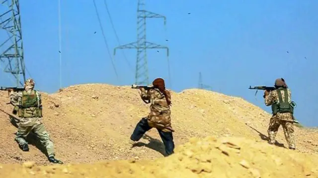 دیرالزور کې د 'اسلامي دولت' نومې ډلې جنګیالي د سوري ځواکونو پروړاندې جنګېږي