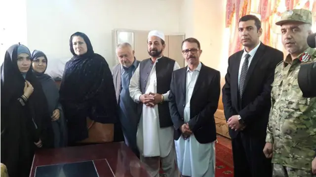 خانم خیرزاد نفر اول ازسمت چپ