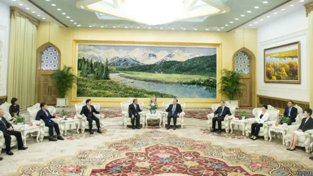 中共中央政治局常委、全国政协主席俞正声18日在人民大会堂会见了台湾县市长参访团。