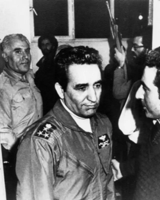 سپهبد خلبان امیرحسین ربیعی فرمانده وقت نیروی هوایی در دادگاه انقلاب که او را به اعدام محکوم کرد