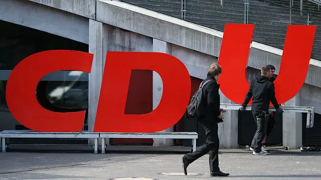 اټکل دی چې سوسیال ډیموکراټ ګوند به له دوو نورو کیڼ اړخو ګوندونو "کیڼ اړخو" او "زرغونیانو" سره ایتلاف وکړي.