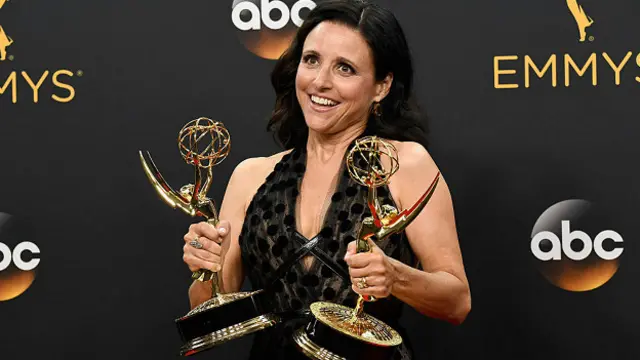 جولیا لوئیس دریفوس برای بازی در سریال معاون رئیس جمهور پنجمین جایزه امی خود را گرفت