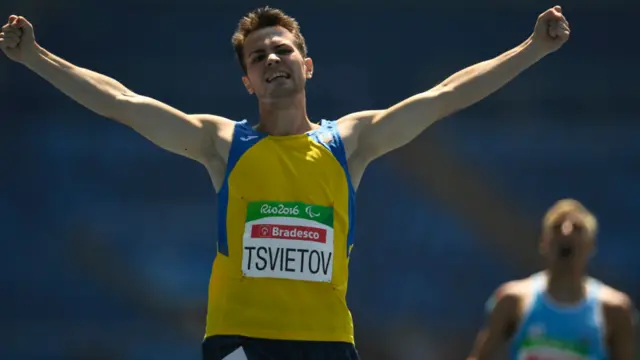 Атлет Ігор Цвєтов став першим у бігу на 100 та 200 м. Лейля Аджаметова завоювала золото у бігу на 100 м та бронзу на 400 м.
