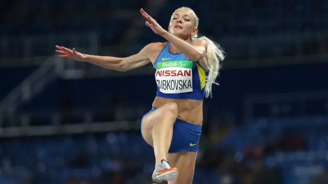 Оксана Зубковська здобула золоту медаль у стрибках у довжину – її результат 6,11 м.
Загалом у атлетиці українці здобули чотири золотих, вісім срібних та сім бронзових медалей. 