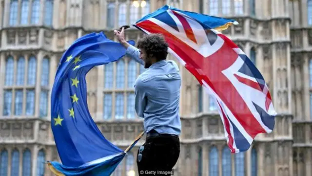 有很多人对英国脱欧公投的结果不满——其中就包括那些发现外币账单成本增加的外籍人士(图片来源：Getty Images)