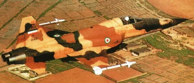 پایگاه چهارم شکاری تاکتیکی وحدتی دزفول از اواسط شهریور ۱۳۵۹ اقدام به پروازهای گشت رزمی با استفاده از اف-۵ئی و اف در سرتاسر مناطق مرزی با عراق کرد