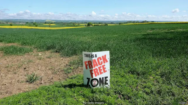 Saat tiba pada pertanyaan seperti fracking, kita cenderung untuk membentuk pendapat kita dan mencari bukti kemudian.