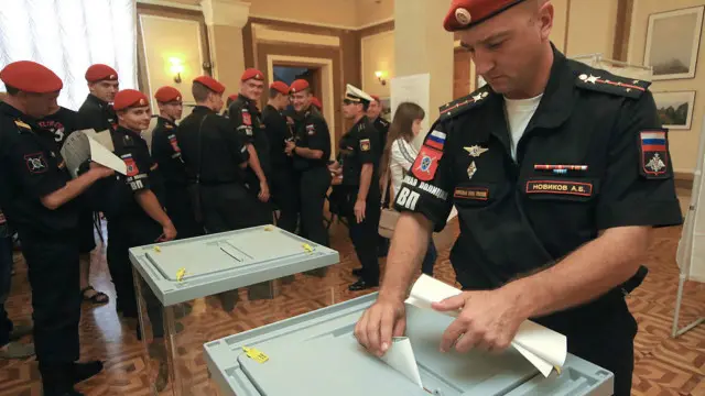 Військові голосують у Севастополі