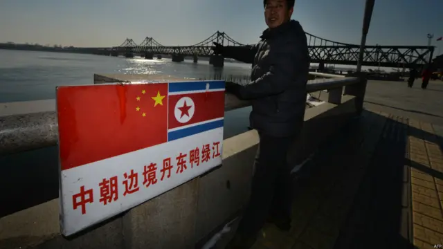 美国司法部9月起诉丹东鸿祥实业发展公司及4名高管，指控他们为朝鲜一家银行融资，以及向朝鲜出口可用于核计划的物资，违反联合国制裁。