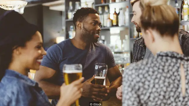 Pembicaraan sambil minum biasanya akan membuat suasana lebih cair.