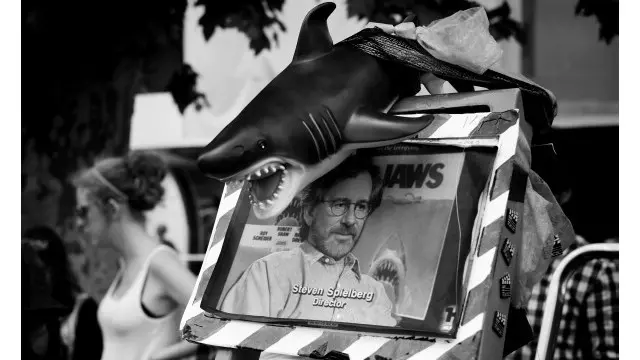 Kisah novel pun di angkat ke layar lebar oleh sutradara Steven Spielberg.