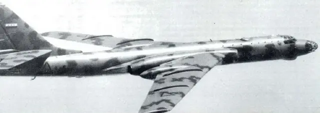 در روز ۳۱ شهریور ۴ فروند بمبافکن توپولف ۱۶ گردان ۱۰ پایگاه هوایی تموز مامور بمباران پایگاه هشتم شکاری اصفهان بودند، اما وقتی به اصفهان رسیدند، پایگاه را گم کردند و کوه های اطراف فولاد مبارکه را بمباران کردند. در مسیر بازگشت یک فروند از آنها ساقط و چهار خدمه آن جان خود را از دست دادند