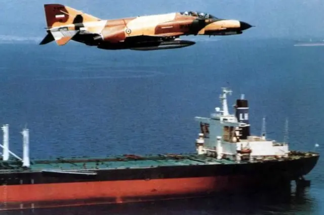 در جریان جنگ نفتکش ها، اف-۴ئی فانتوم ۲ های ایرانی مجهز به موشکهای اِی جی ام -۶۵آ ماوریک بطور گسترده نفتکشهایی را که نفت عراق را حمل میکردند در خلیج فارس هدف قرار دادند