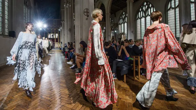 曾几何时女士出门完全不需要衣服上有口袋。