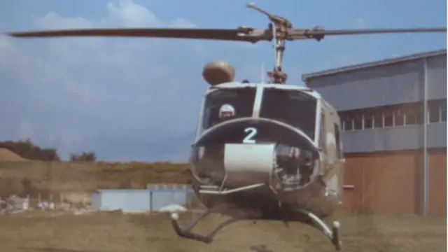 یکی از نخستین هلیکوپترهای همه منظوره ترابری سبک آگوستا بل ۲۰۵ هوانیروز در جریان آموزش خلبانان این نیرو در ایتالیا سال ۱۳۴۸. تعداد ۱۰۴ فروند از این هلیکوپتر بین سالهای ۱۳۴۸ تا ۱۳۵۲ تحویل هوانیروز ایران شد. این هلیکوپتر بتدریج از سال ۱۳۵۶ از رده خارج شد و در سال ۱۳۵۷ تنها ۷۶ فروند از آنها در خدمت بودند