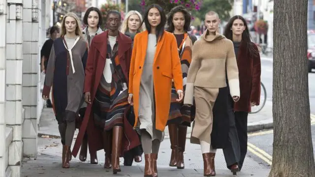 Jigsaw 紧跟巴宝莉即展即卖。