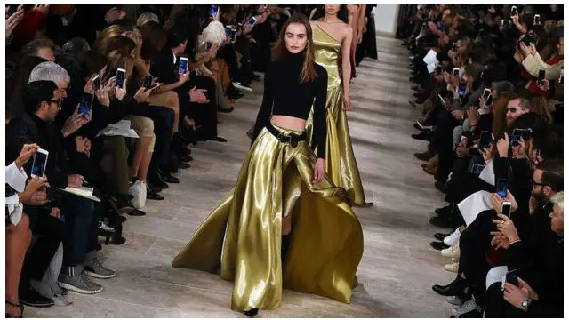 时装秀的基本要素大致不会变。