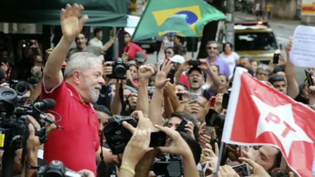 دا سیلوا همچنان هواداران فراوانی در برزیل دارد