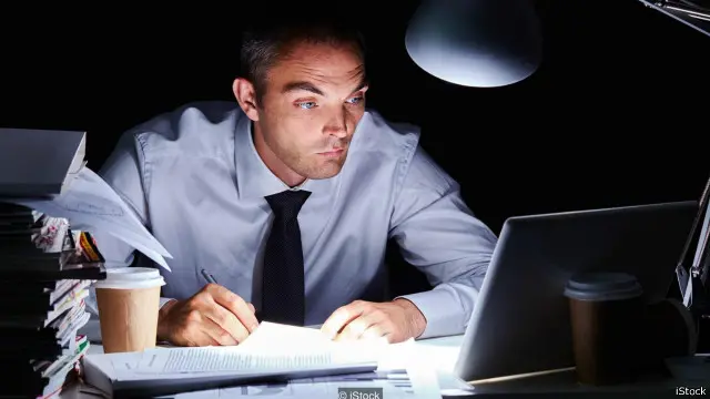 Semakin minat seseorang berkurang pada hal-hal lain, semakin besar ketergantungan orang tersebut dengan pekerjaannya, kata Al Gini.