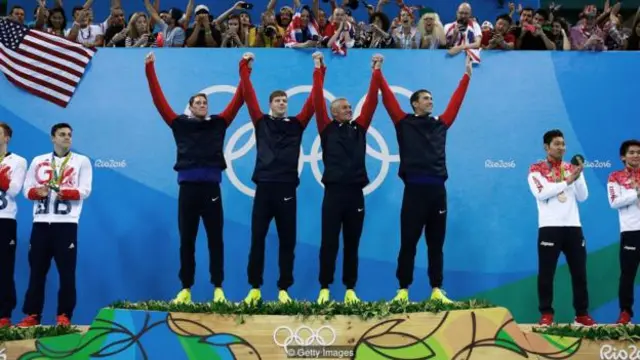 在里约奥运会中,体育新闻评论员们纷纷将medal用作动词,形容运动员“拿到奖牌”;还将“podium”也用作动词,表示运动员“登台领奖”(图片来源:Getty Images)