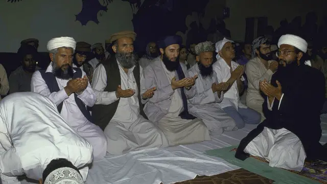 د نوې مسودې له مخې ښاغلی حکمتیار کولای شي په افغانستان کې د اوسېدو لپاره درې ځایونه خوښ کړي.