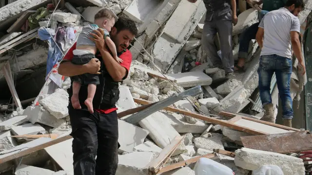 أعلنت دمشق انتهاء الهدنة الاثنين بعد غارات لطائرات التحالف الدولي بقيادة الولايات المتحدة أصابت مواقع عسكرية سورية.