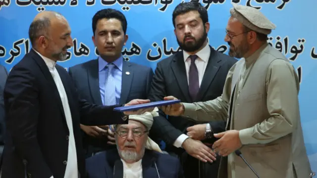 محفل امضای توافقنامه صلح بین دولت و حزب اسلامی