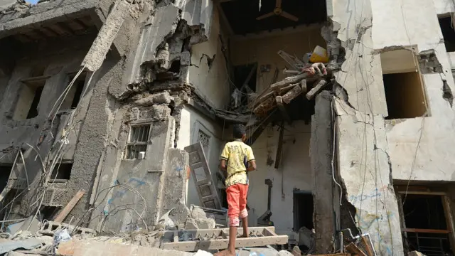 حملات ائتلاف به رهبری عربستان سعودی به دلیل مرگ تعداد زیادی از غیرنظامیان با انتقادهای فراوانی روبهرو بوده است