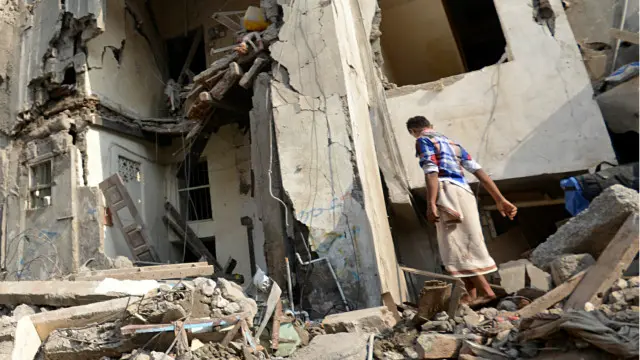 تقول الأمم المتحدة إن أكثر من 6700 شخص قتلوا في اليمن منذ أن بدأ التحالف بقيادة السعودية تدخله عسكريا في مارس/آذار 2015.