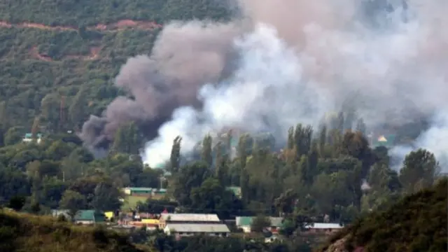 افراد مسلح روز یکشنبه گذشته به یک پایگاه ارتش هند در نزدیکی‌ خط کنترل کشمیر حمله کردند