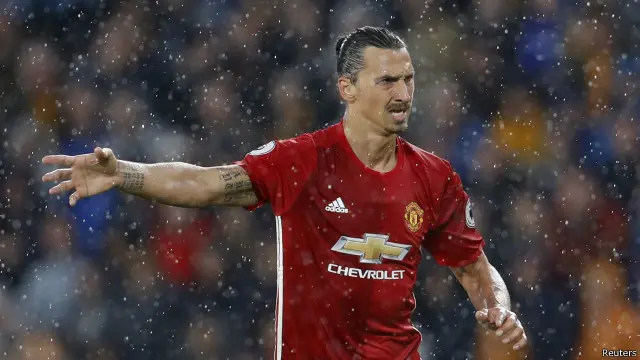 زلاتان ابراهیموویچ با به ثمر رساندن چهار گل در ۵ بازی لیگ، موفق‌ترین مهاجم شیاطین سرخ است