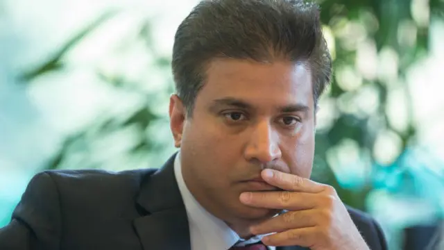 Провідний економіст Представництва Світового банку в Україні Фарук Хан каже, що українському урядові варто закрити "дірки" у податковій системі і реформувати пенсійну