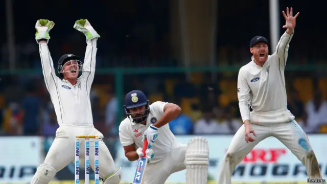 میچ کے دوسرے روز انڈیا کی پوری ٹیم اپنی پہلی اننگز میں 318 رنز بنا کر آؤٹ ہو گئی