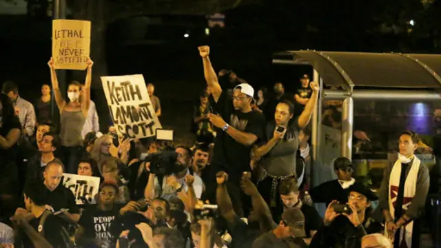 پلیس گفته است مقررات منع رفت و آمد را در مورد تظاهرات مسالمت‌آمیز به کار نخواهد برد