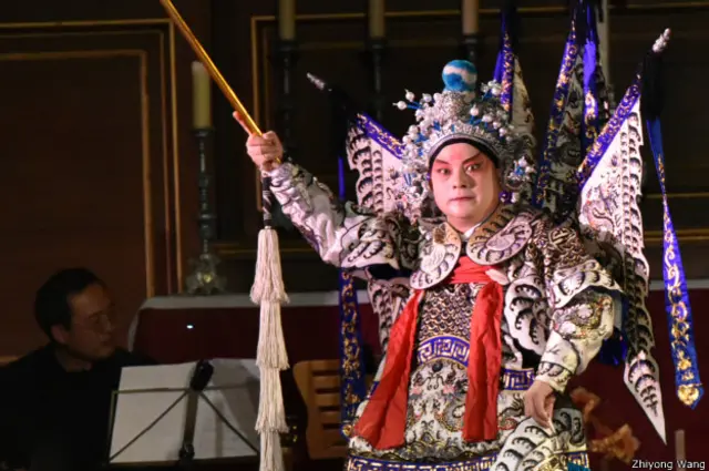 教堂中昆曲带来了不一样的感觉。 