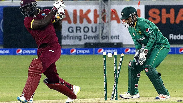 پاکستان نے ابتدا سے ہی سپنرز کو استعمال کر کے ویسٹ انڈیز کو دباؤ میں رکھا