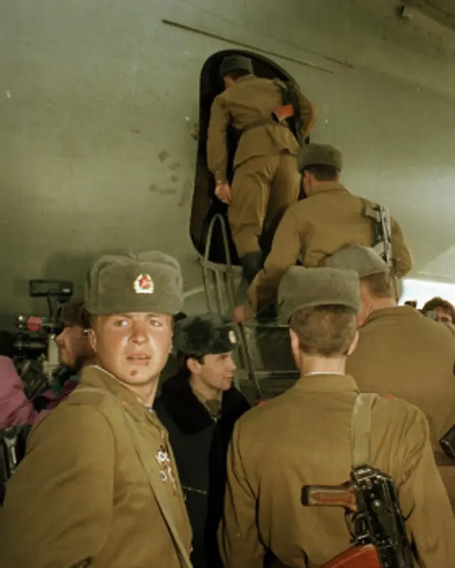 دکتر نجیب روز خروج نیروهای شوروی، ۲۶ دلو (بهمن)، را «روز نجات ملی» و تعطیل عمومی اعلام کرد