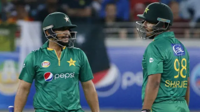 دبئی میں پاکستان اور ویسٹ انڈیز کے درمیان کھیلے جانے والے دوسرے ٹی 20 میچ میں پاکستان نے ویسٹ انڈیز کو 16 رنز سے شکست دے کر تین میچوں کی سیریز میں دو صفر کی ناقابل شکست برتری حاصل کرلی ہے۔