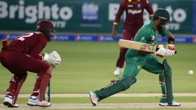  بابر اعظم نے 18 گیندوں پر 19 رنز کی اننگز کھیلی اور وہ بریتھویٹ کی گیند پر پولارڈ کے ہاتھوں کیچ آؤٹ ہوئے۔