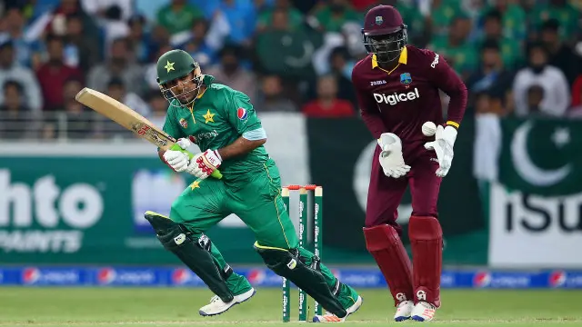 شعیب ملک اور کپتان سرفراز احمد نے بھی نصف سنچری شراکت قائم کی