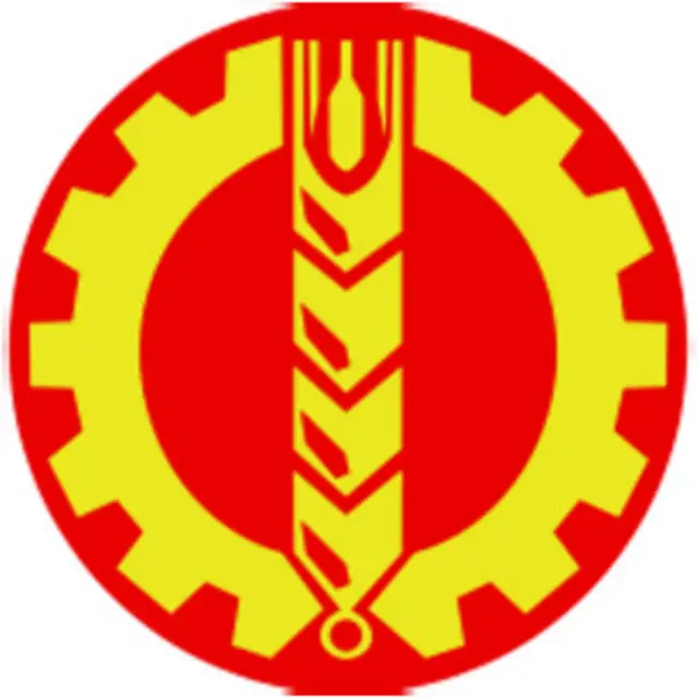 لوگوی حزب دموکراتیک خلق. تغییر نام حزب و نام دولت بخشی از رویکرد ملی‌گرایانه حکومت نجیب، در پی شکست مارکسیسم بود