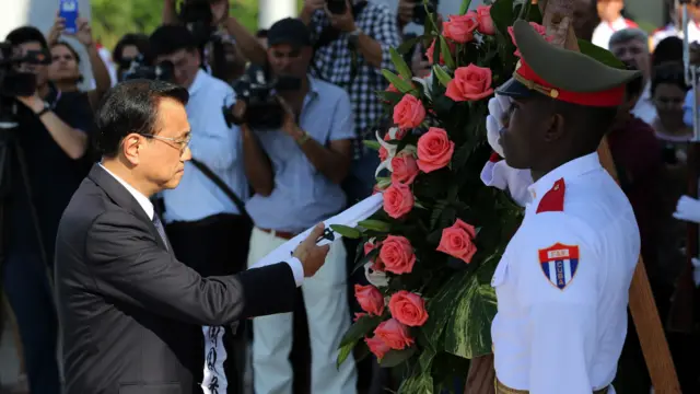 李克強在哈瓦那革命廣場獻花圈