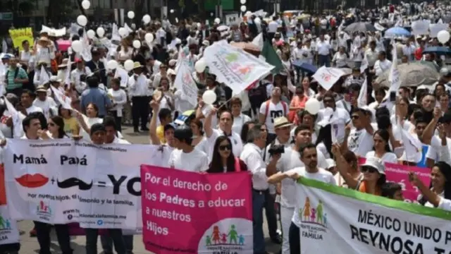 احتشد الآلاف في نيو مكسيكو احتجاجا على معارضة زواج المثليين